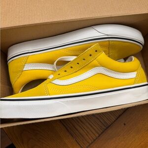Vans Women's Sneakers in Vibrant Yellow and White